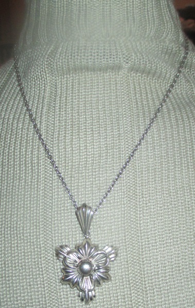 xxM1229M Silver pendant and chain